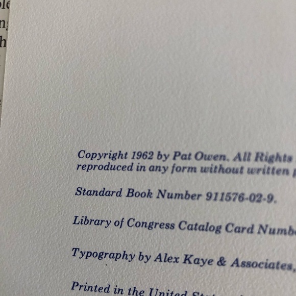 The Story of Bing & Grøndahl Christmas Plates Book - Picture 10 of 14